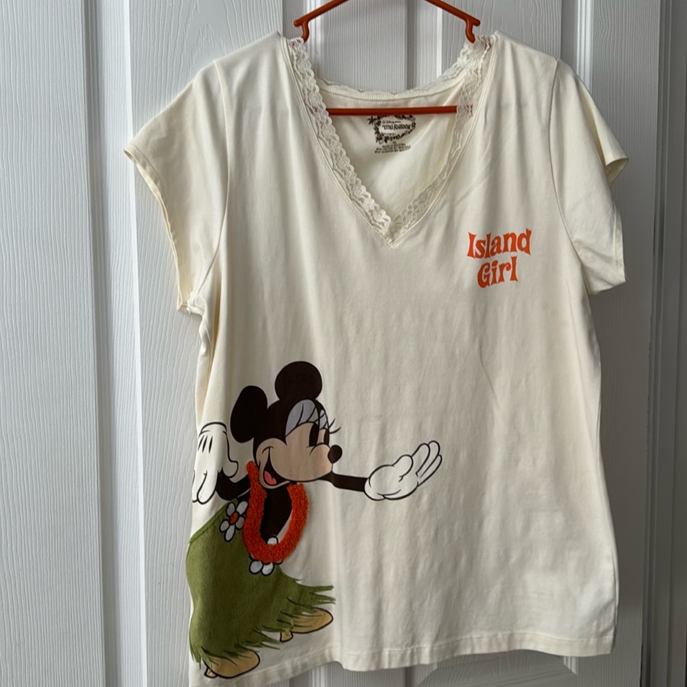 Disney island girl - women’s tee. Mild staining which is shown in pics